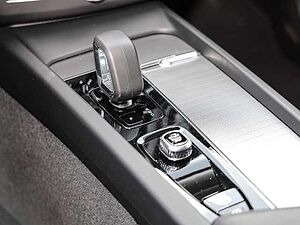 Volvo  Ultimate Dark 2WD B4 Diesel EU6d HUD AD digitales Cockpit Memory Sitze Soundsyst