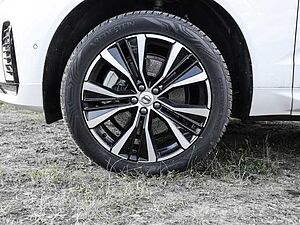 Volvo  Ultimate Dark 2WD B4 Diesel EU6d HUD AD digitales Cockpit Memory Sitze Soundsyst