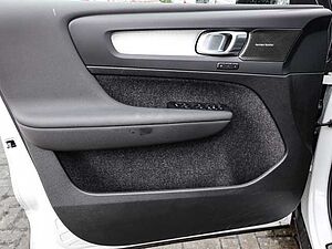 Volvo  Plus Dark 2WD B3 EU6d digitales Cockpit Memory Sitze Soundsystem HarmanKardon LE