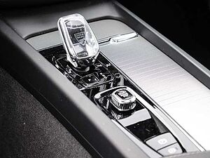 Volvo  Ultimate Dark Recharge Plug-In Hybrid AWD T8 Twin Engine EU6d Allrad HUD StandHZ
