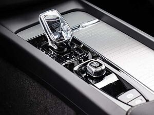 Volvo  Plus Dark Recharge Plug-In Hybrid AWD T6 Twin Engine EU6d Allrad StandHZG digita