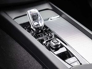 Volvo  Plus Dark Recharge Plug-In Hybrid AWD T6 Twin Engine EU6d Allrad StandHZG digita