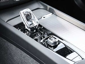 Volvo  Plus Dark Recharge Plug-In Hybrid AWD T6 Twin Engine EU6d Allrad StandHZG digita