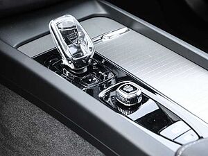 Volvo  Plus Dark Recharge Plug-In Hybrid AWD T6 Twin Engine EU6d Allrad StandHZG digita