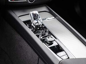 Volvo  Plus Dark Recharge Plug-In Hybrid AWD T8 Twin Engine EU6e Allrad StandHZG digita