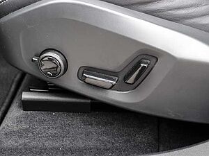 Volvo  Plus Dark Recharge Plug-In Hybrid AWD T8 Twin Engine EU6e Allrad StandHZG digita