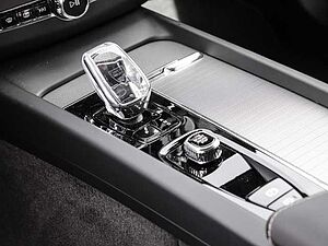 Volvo  Plus Dark Recharge Plug-In Hybrid AWD T8 Twin Engine EU6e Allrad StandHZG digita