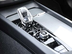 Volvo  Plus Dark Recharge Plug-In Hybrid AWD T8 Twin Engine EU6e Allrad StandHZG digita