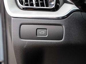 Volvo  Ultimate Dark 2WD B4 Diesel EU6d HUD AD digitales Cockpit Memory Sitze Soundsyst