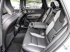 Volvo  Plus Dark AWD B5 Benzin EU6d Allrad Leder digitales Cockpit Memory Sitze Soundsy