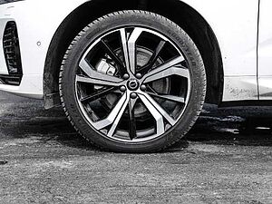 Volvo  Ultimate Dark Recharge Plug-In Hybrid AWD T8 Twin Engine EU6d Allrad HUD StandHZ