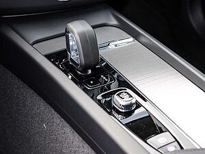 Volvo  Ultimate Dark AWD B4 Diesel EU6d Allrad HUD AD StandHZG digitales Cockpit Memory