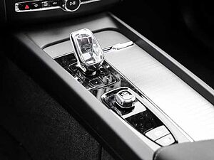 Volvo  Ultimate Dark Recharge Plug-In Hybrid AWD T8 Twin Engine EU6d Allrad HUD StandHZ