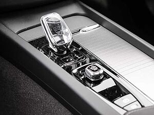 Volvo  Plus Dark Recharge Plug-In Hybrid AWD T8 Twin Engine EU6d Allrad StandHZG digita