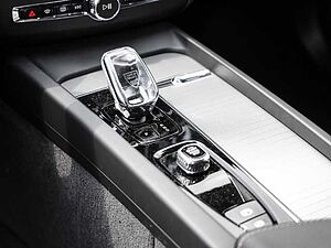 Volvo  Plus Dark Recharge Plug-In Hybrid AWD T6 Twin Engine EU6d Allrad StandHZG digita