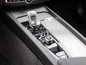 Volvo  Plus Dark Recharge Plug-In Hybrid AWD T6 Twin Engine EU6d Allrad StandHZG digita