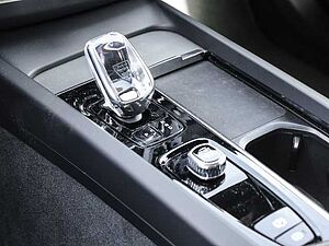 Volvo  Plus Dark Recharge Plug-In Hybrid AWD T8 Twin Engine EU6d Allrad StandHZG digita