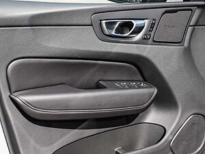 Volvo  Ultimate Dark 2WD B4 Diesel EU6d HUD AD digitales Cockpit Memory Sitze Soundsyst