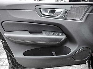 Volvo  Ultimate Dark 2WD B4 Diesel EU6d HUD AD digitales Cockpit Memory Sitze Soundsyst