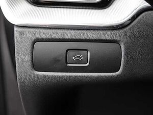 Volvo  Ultimate Dark 2WD B4 Diesel EU6d HUD AD digitales Cockpit Memory Sitze Soundsyst