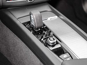 Volvo  Ultimate Dark 2WD B4 Diesel EU6d HUD AD digitales Cockpit Memory Sitze Soundsyst