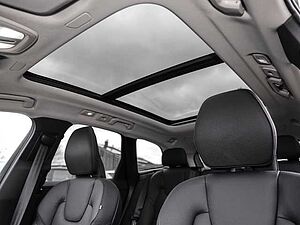 Volvo  Ultimate Dark 2WD B4 Diesel EU6d HUD AD digitales Cockpit Memory Sitze Soundsyst