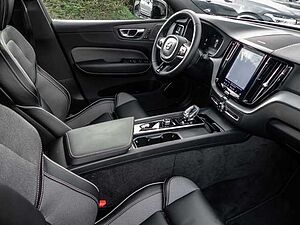 Volvo  Plus Dark 2WD B4 Benzin EU6d StandHZG Leder digitales Cockpit Memory Sitze Sound