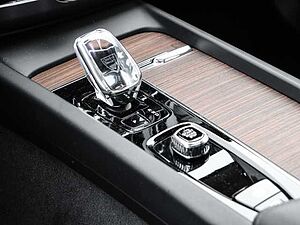 Volvo  Plus Dark Recharge Plug-In Hybrid AWD T6 Twin Engine EU6d AD StandHZG AHK digita