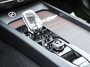 Volvo  Plus Dark Recharge Plug-In Hybrid AWD T8 Twin Engine EU6d StandHZG AHK digitales