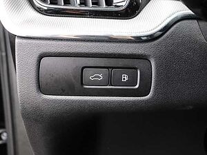 Volvo  Plus Dark Recharge Plug-In Hybrid AWD T8 Twin Engine EU6d StandHZG digitales Coc
