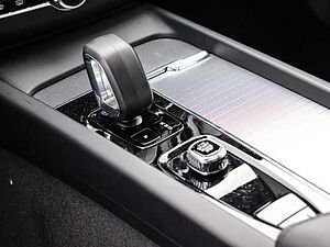 Volvo  Plus Dark Recharge Plug-In Hybrid AWD T8 Twin Engine EU6d StandHZG digitales Coc