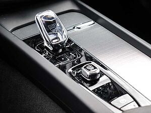 Volvo  Plus Black Edition Recharge Plug-In Hybrid AWD T8 Twin Engine EU6d StandHZG Lede