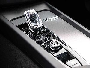 Volvo  Plus Black Edition Recharge Plug-In Hybrid AWD T8 Twin Engine EU6d StandHZG AHK