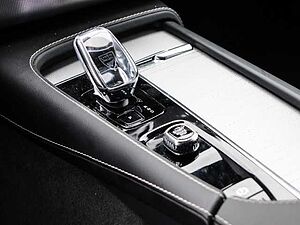 Volvo  Plus Bright Recharge Plug-In Hybrid AWD T8 Twin Engine EU6d 7-Sitzer StandHZG di