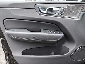 Volvo  Ultra Dark Recharge Plug-In Hybrid AWD T8 Twin Engine EU6d HUD StandHZG digitale