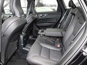 Volvo  Ultra Dark Recharge Plug-In Hybrid AWD T8 Twin Engine EU6d HUD StandHZG digitale