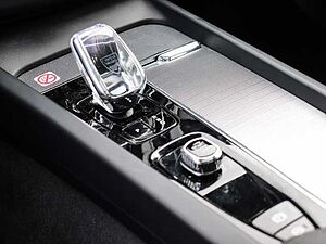 Volvo  Plus Dark Recharge Plug-In Hybrid AWD T8 Twin Engine EU6d StandHZG Leder digital