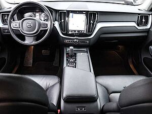 Volvo  Momentum Pro AWD B4 Diesel EU6d StandHZG AHK Navi Leder digitales Cockpit Memory