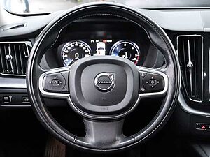 Volvo  Momentum Pro AWD B4 Diesel EU6d StandHZG AHK Navi Leder digitales Cockpit Memory