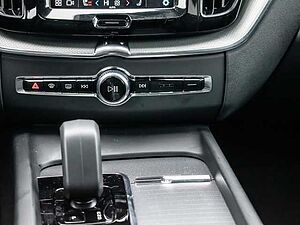 Volvo  Plus Dark Recharge Plug-In Hybrid AWD T8 Twin Engine EU6d StandHZG digitales Coc