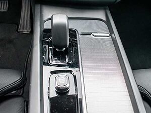 Volvo  Plus Dark Recharge Plug-In Hybrid AWD T8 Twin Engine EU6d StandHZG digitales Coc