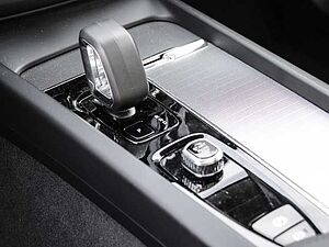 Volvo  Plus Dark Recharge Plug-In Hybrid AWD T8 Twin Engine EU6d StandHZG digitales Coc
