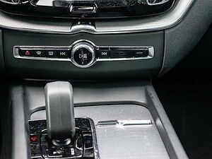 Volvo  Plus Dark Recharge Plug-In Hybrid AWD T8 Twin Engine EU6d StandHZG digitales Coc