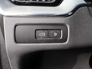 Volvo  Ultra Dark Recharge Plug-In Hybrid AWD T8 Twin Engine EU6d HUD StandHZG digitale