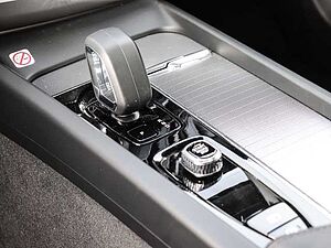 Volvo  Ultra Dark Recharge Plug-In Hybrid AWD T8 Twin Engine EU6d HUD StandHZG digitale
