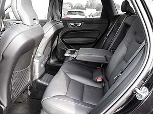 Volvo  Ultra Dark Recharge Plug-In Hybrid AWD T8 Twin Engine EU6d HUD StandHZG digitale