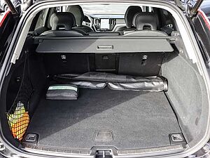 Volvo  Ultra Dark Recharge Plug-In Hybrid AWD T8 Twin Engine EU6d HUD StandHZG digitale