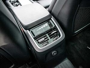 Volvo  Plus Bright Recharge Plug-In Hybrid AWD T8 Twin Engine EU6d 7-Sitzer StandHZG di