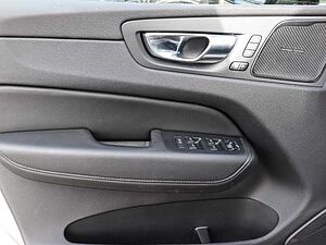 Volvo  Ultra Dark Recharge Plug-In Hybrid AWD T8 Twin Engine EU6d HUD StandHZG digitale