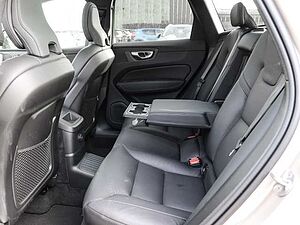 Volvo  Ultra Dark Recharge Plug-In Hybrid AWD T8 Twin Engine EU6d HUD StandHZG digitale